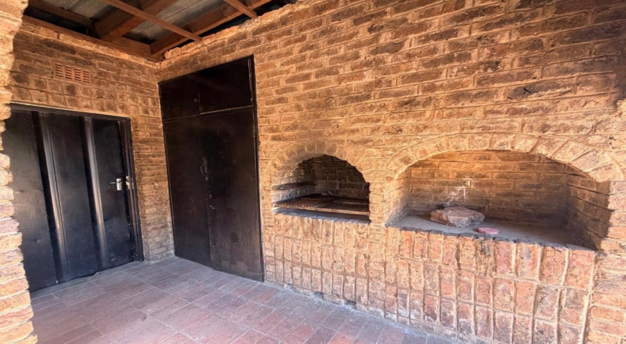 5 Bedroom Property for Sale in Royldene Northern Cape